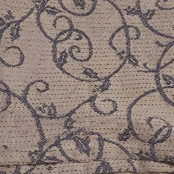 Elegant Blue and White Patterned Napkins - Picture 2 of 2